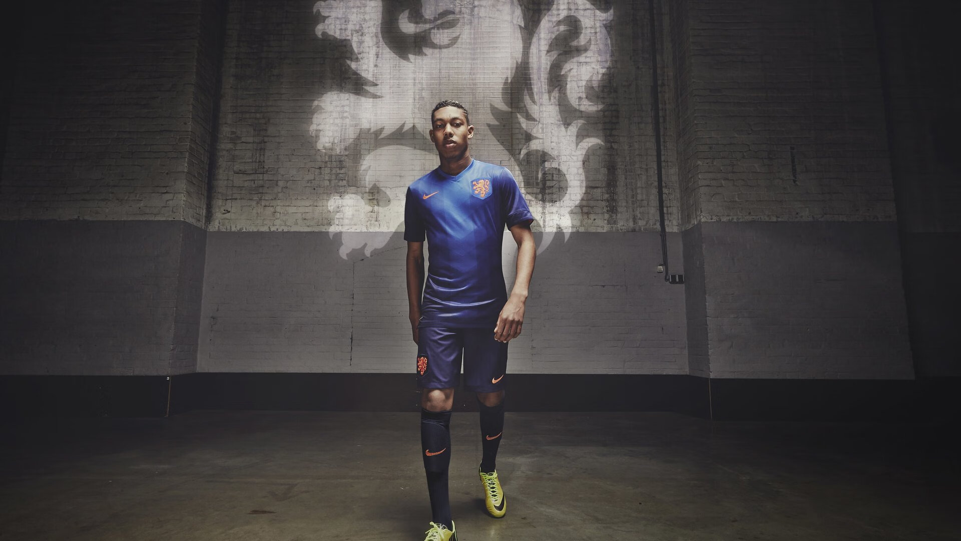 多功能足球场设计新理念，融合城市景观和休闲体验，多功能球场造价